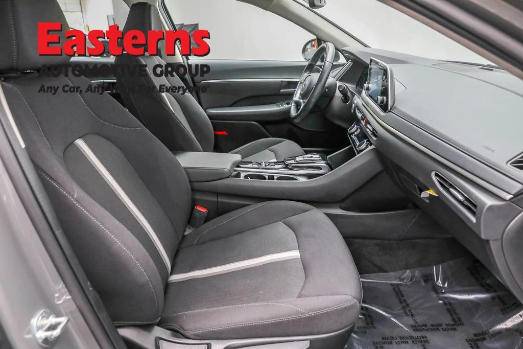 Used 2022 Gray Hyundai SEL image 22