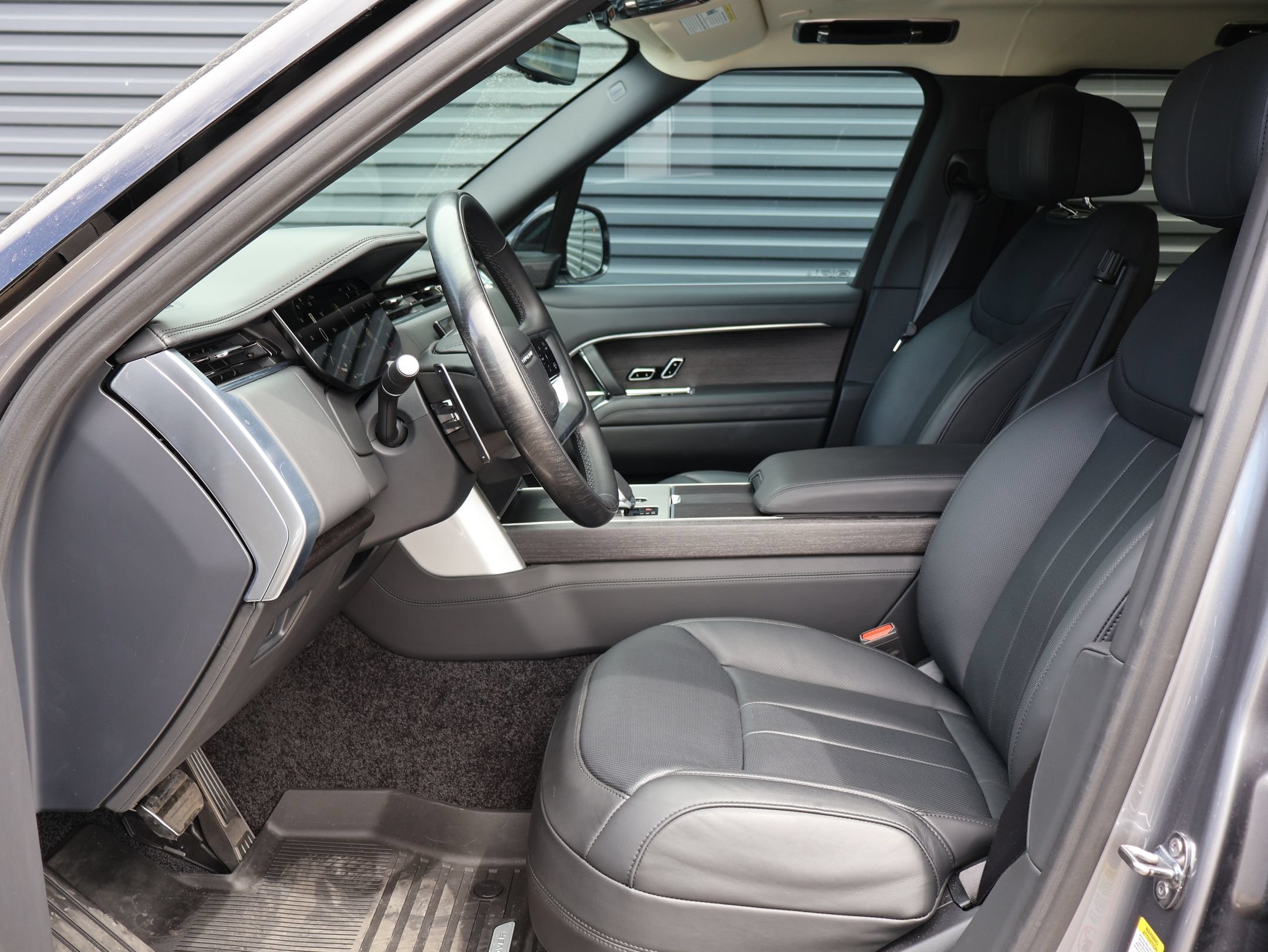 Used 2025 Eiger Gray Metallic Land Rover Autobiography image 5