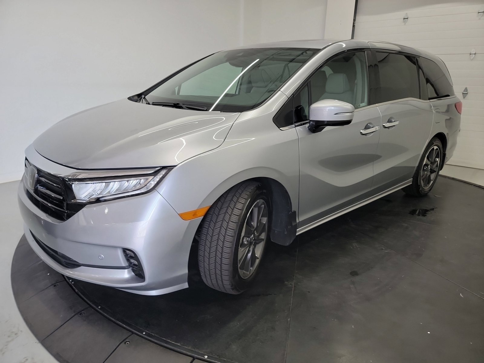 Certified Used 2024 Lunar Silver Metallic Honda Elite image 3