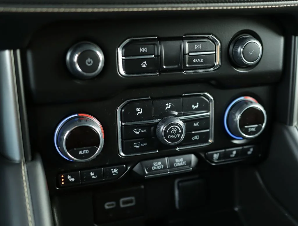 2023 Chevrolet Suburban Premier - Photo 17