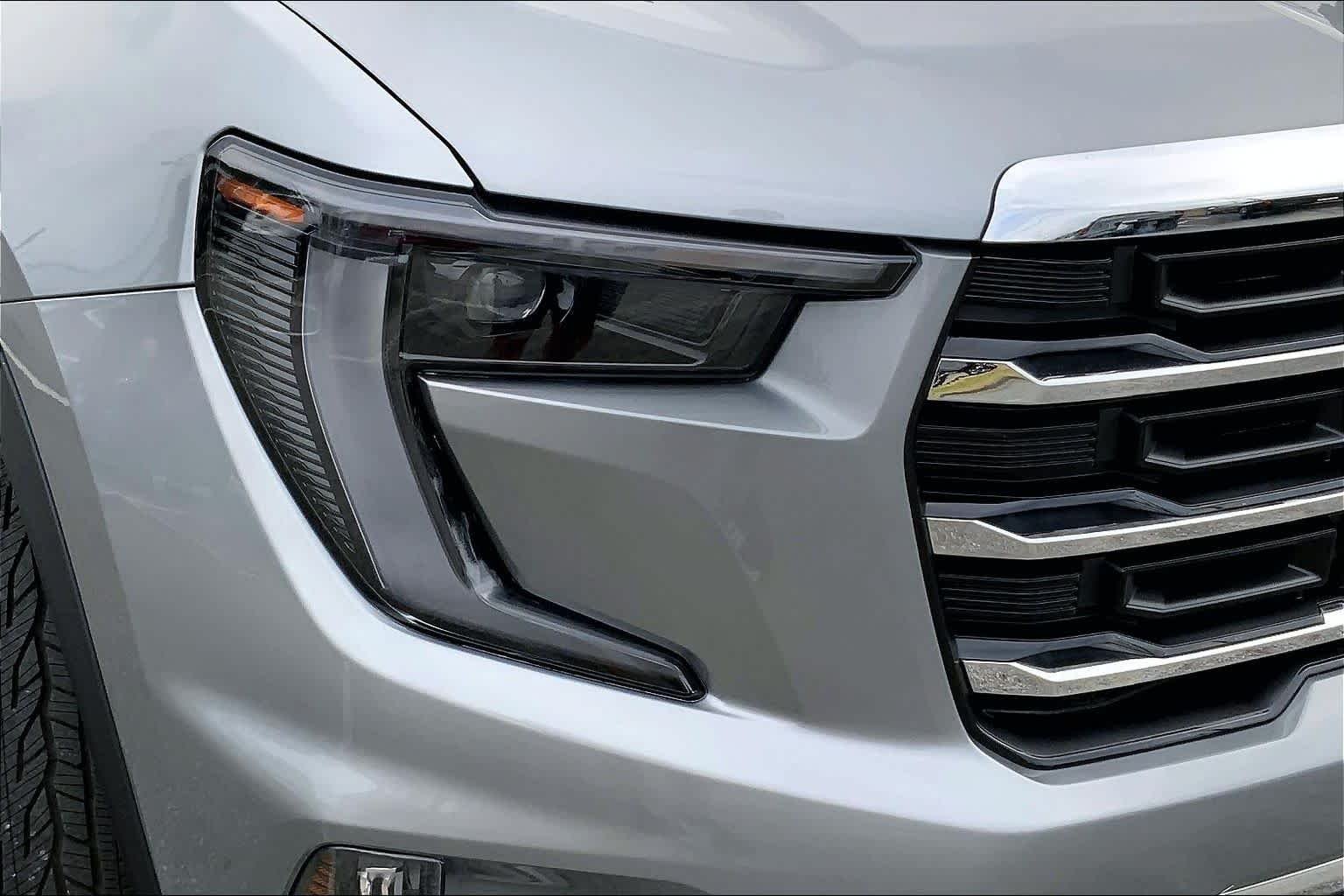 New 2026 Sterling Metallic GMC Elevation image 13