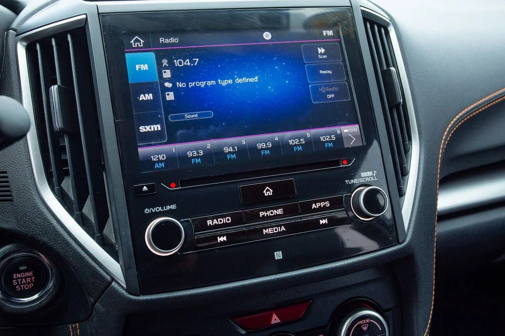 Used 2020 Crystal White Pearl Subaru Limited image 28