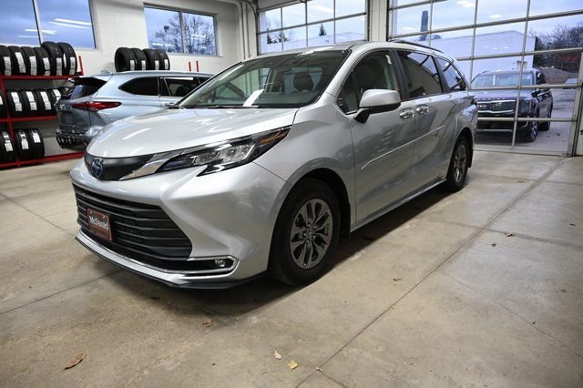 2023 Toyota Sienna XLE - Photo 8