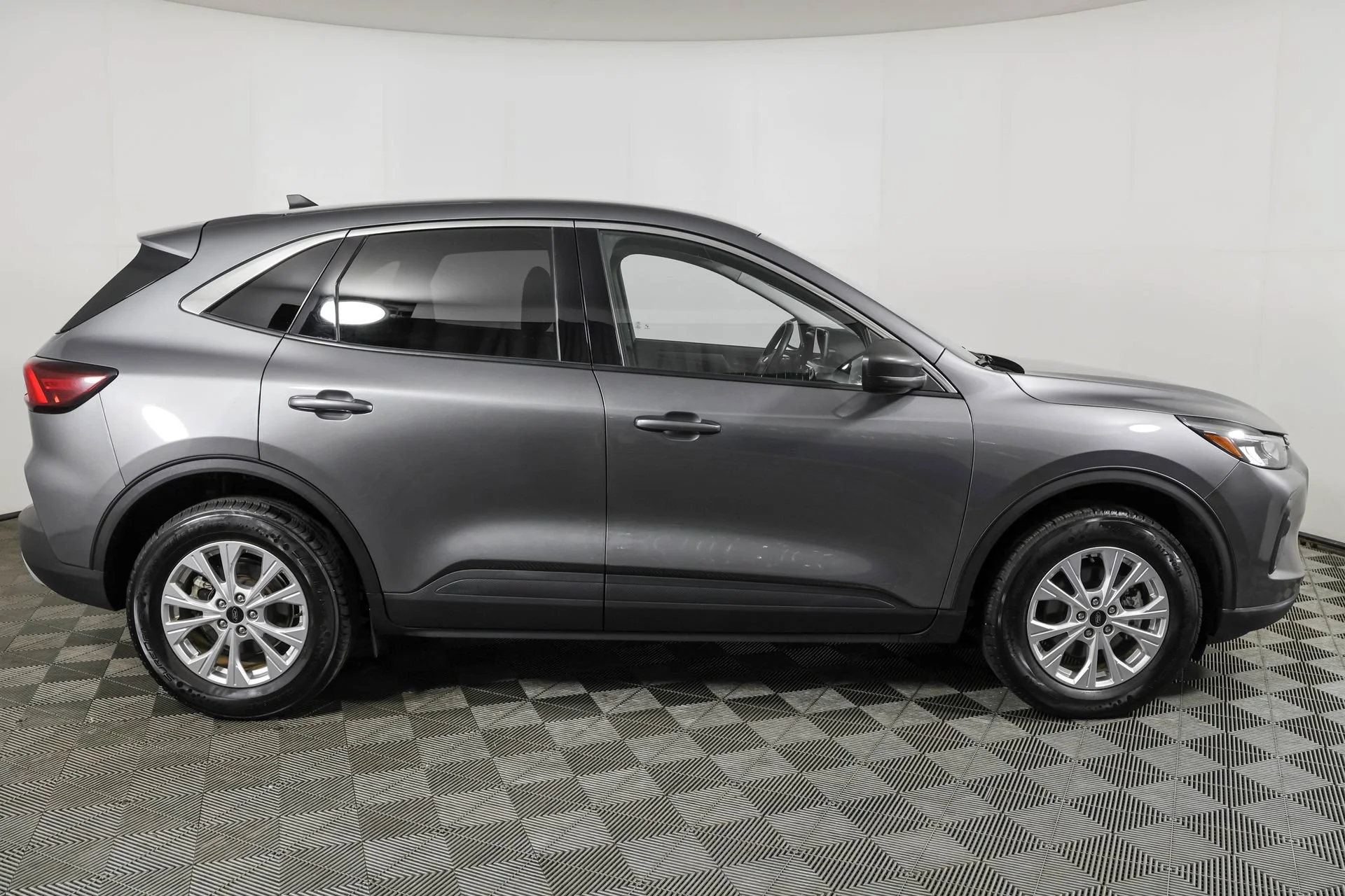 Used 2024 Gray Ford Active image 14
