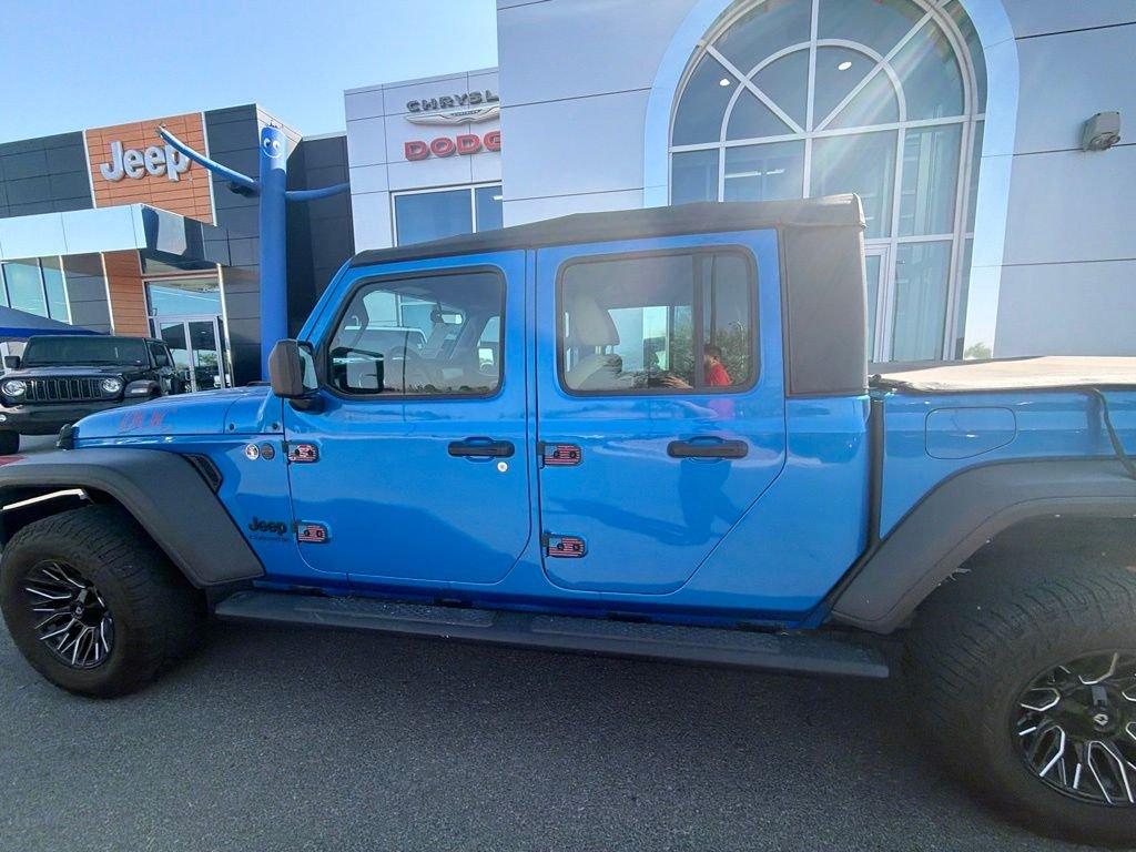 Used 2022 Blue Jeep Sport image 21