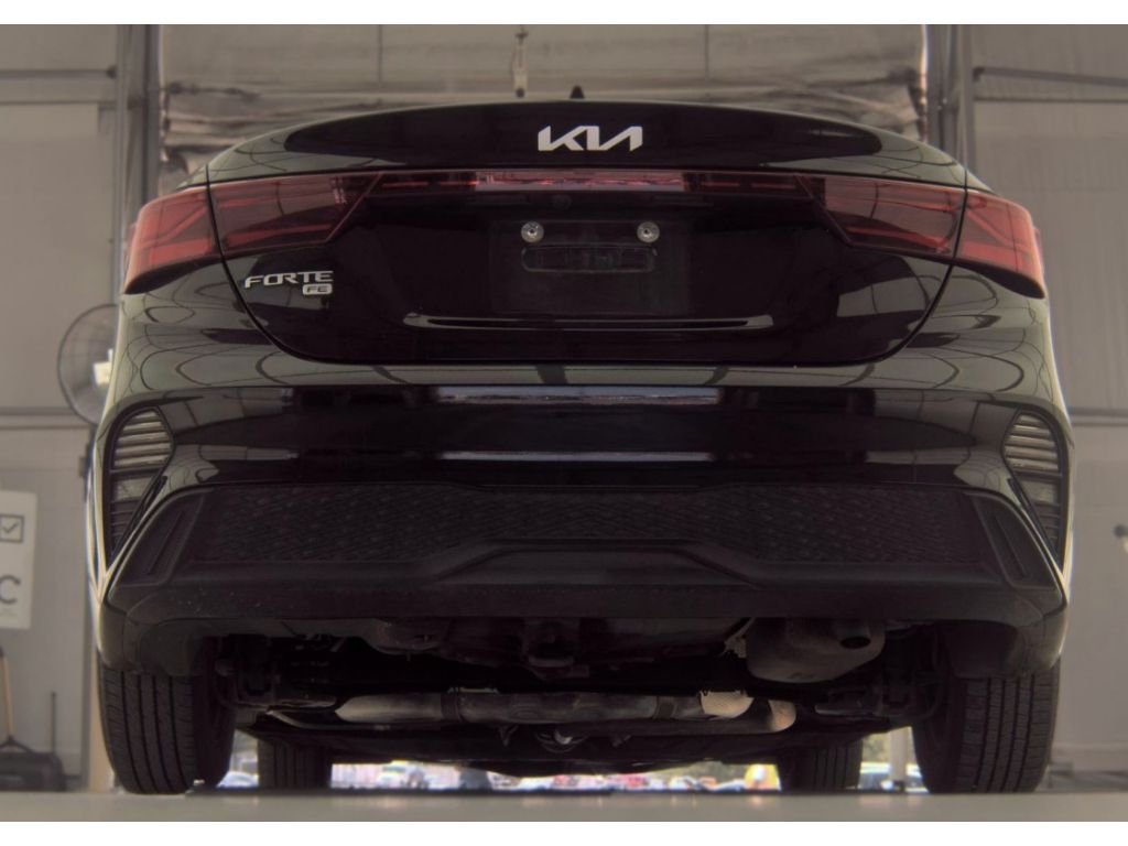Used 2022 Aurora Black Kia FE image 4