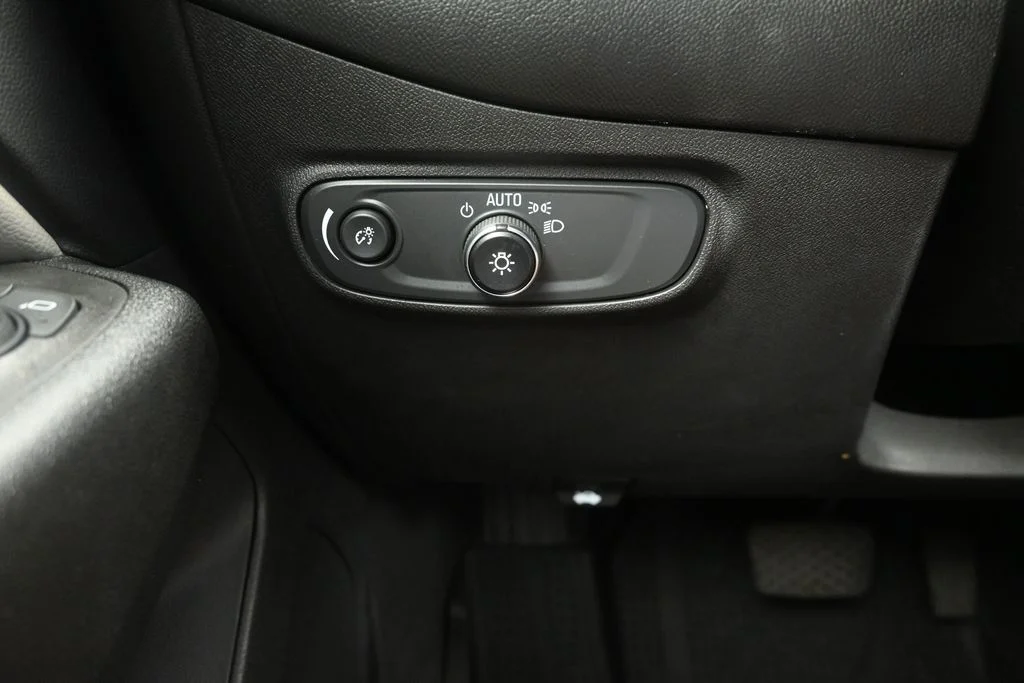 Used 2021 Summit White Chevrolet LS image 24