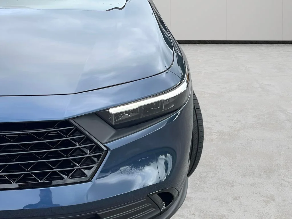 Used 2025 Blue Honda SE image 4