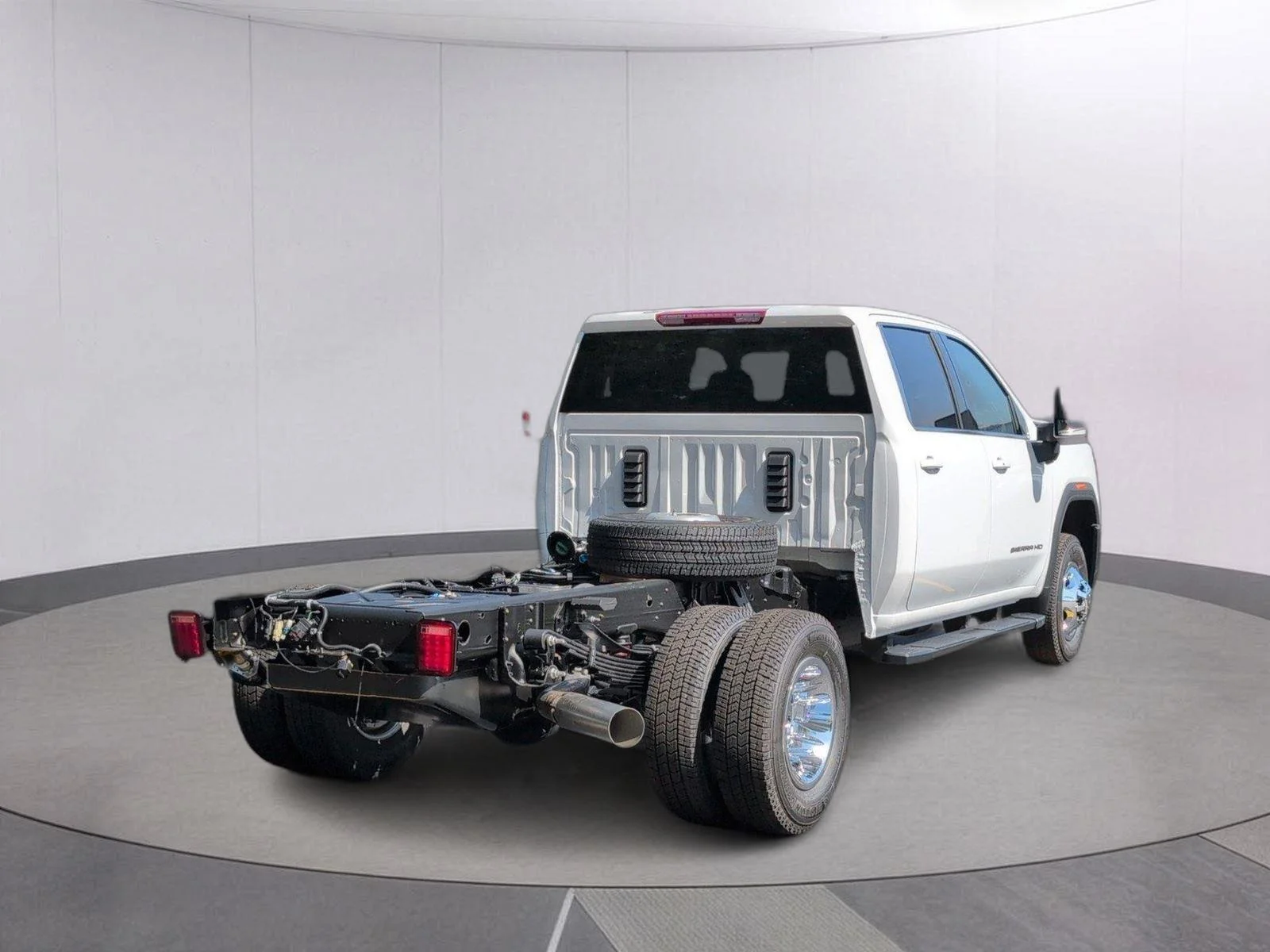 New 2026 Summit White GMC SLE image 4