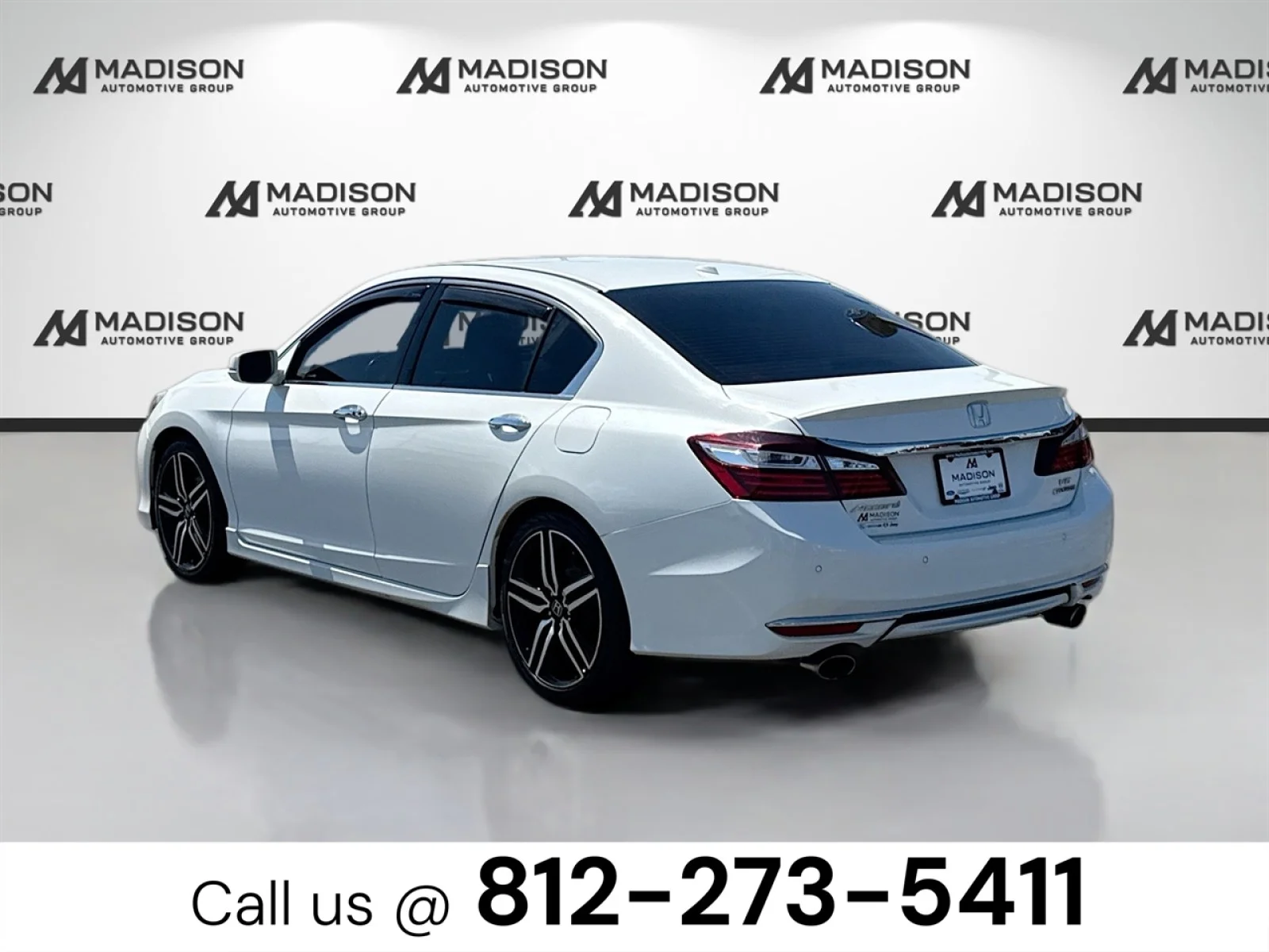 Used 2017 White Honda Touring image 7