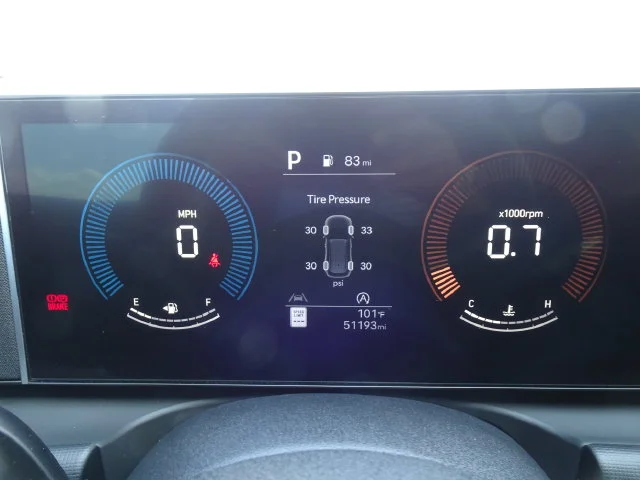 Used 2025 Green Hyundai SEL image 12