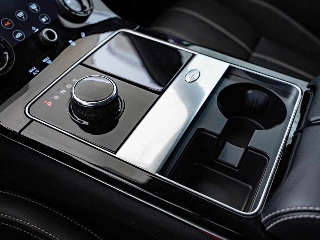 Used 2019 Santorini Black Metallic Land Rover R-Dynamic SE image 40