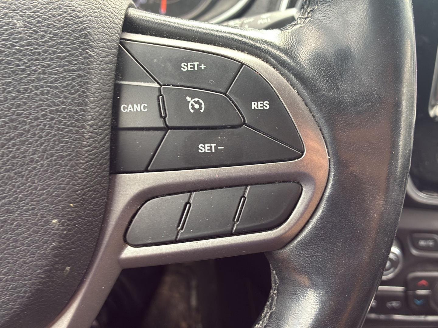 Used 2019 Blue Shade Pearlcoat Jeep Limited image 7