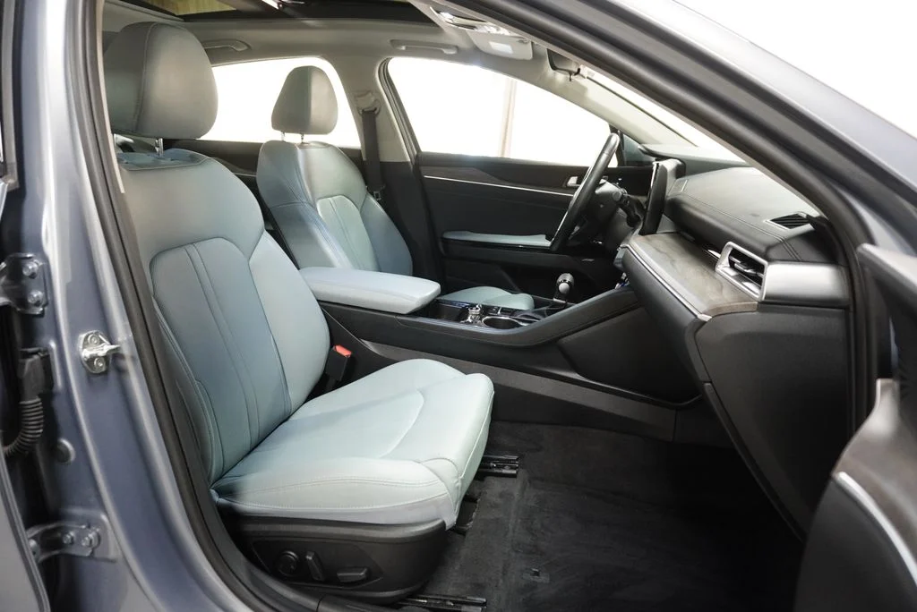 Used 2021 Everlasting Silver Kia EX image 42