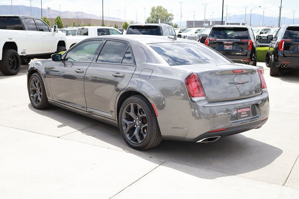 2021 Chrysler 300 LX photo 4