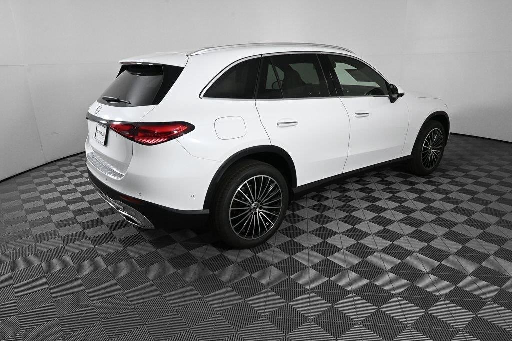 New 2027 MANUFAKTUR Moonlight White Metallic Mercedes-Benz GLC 300 image 26