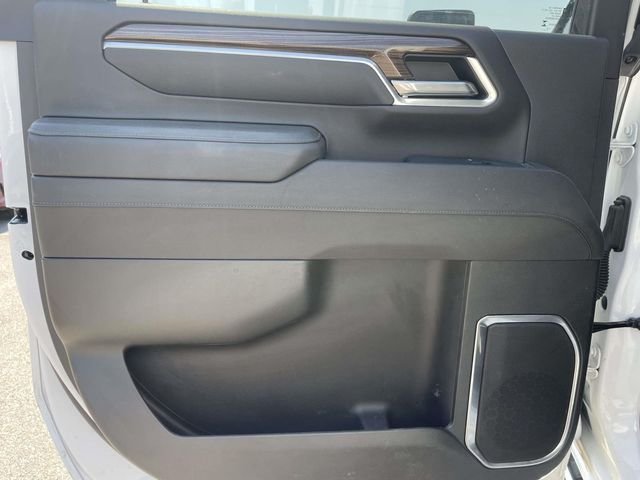 Used 2025 White Chevrolet LT image 11