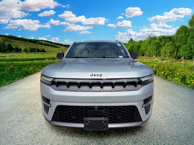New 2026 Silver-Zynith Exterior Paint Jeep Limited Reserve image 2