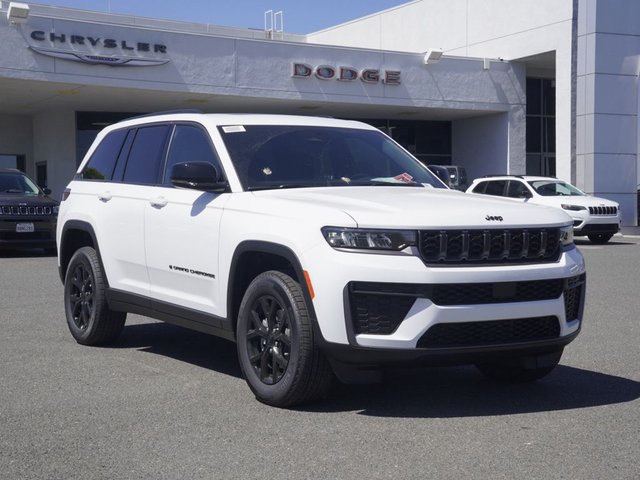 2026 Jeep Grand Cherokee Laredo Altitude