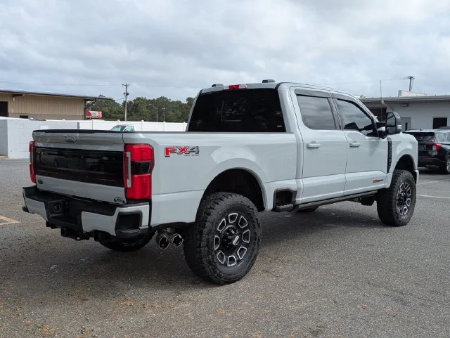 Used 2025 Avalanche Ford Platinum image 3