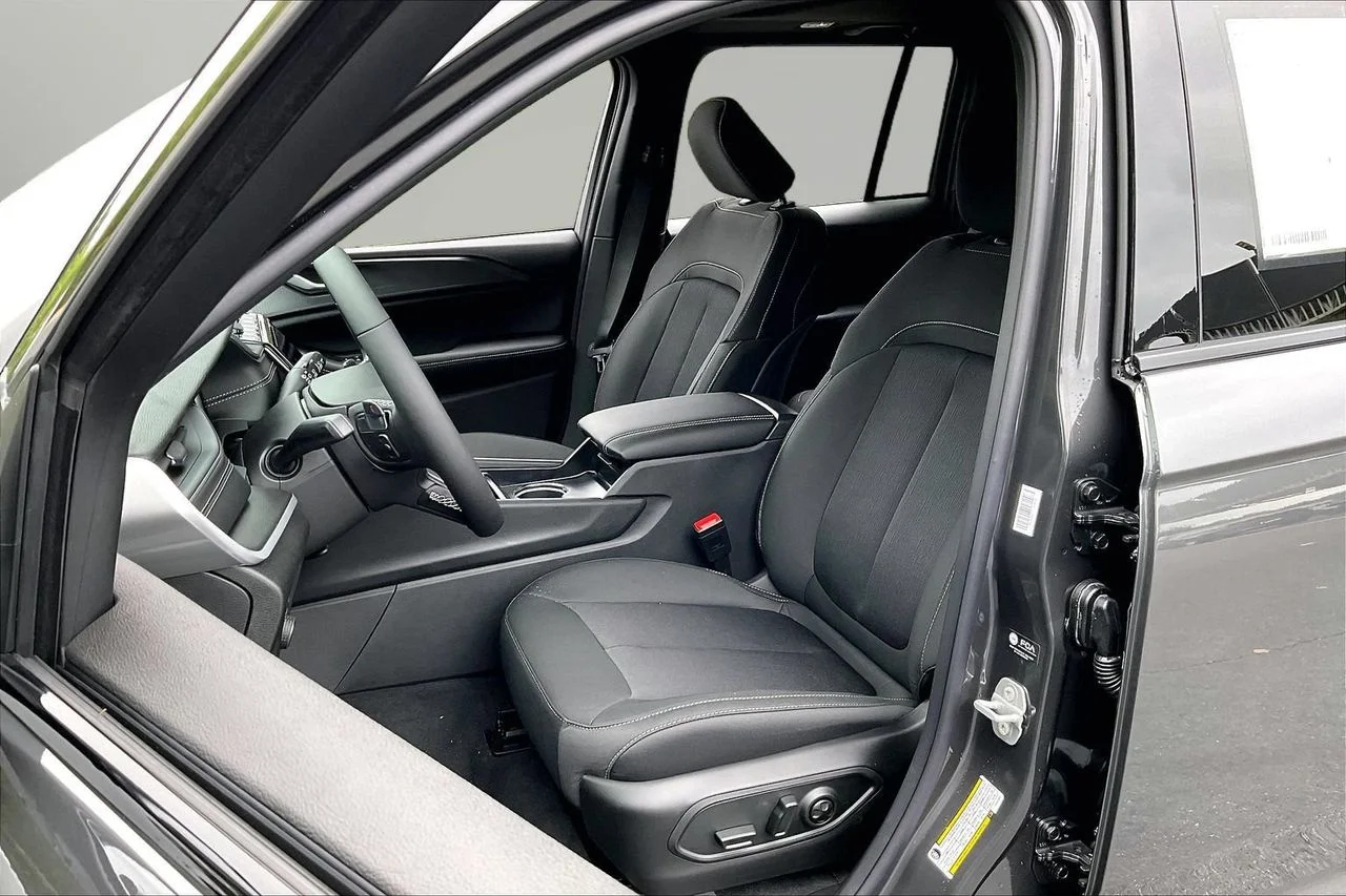 New 2026 Baltic Gray Metallic Clearcoat Jeep Laredo X image 17