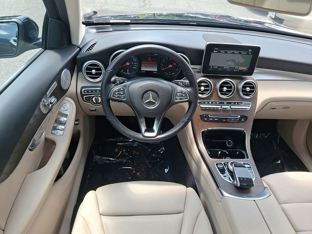 Used 2019  Mercedes-Benz GLC 350e image 11