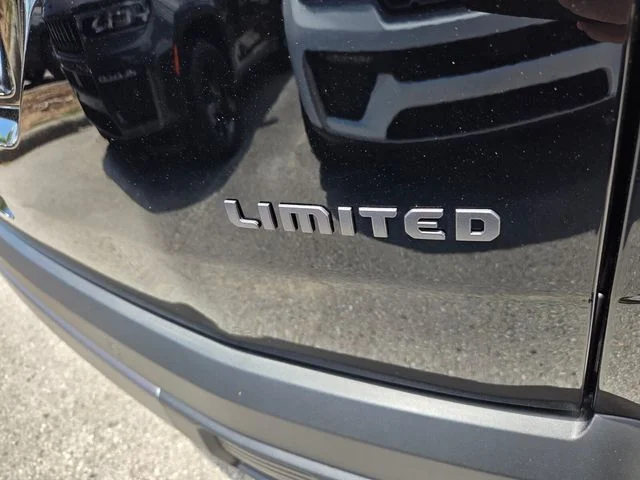 New 2026 Diamond Black Crystal Pearl-Coat Exterior Paint Jeep Limited image 12