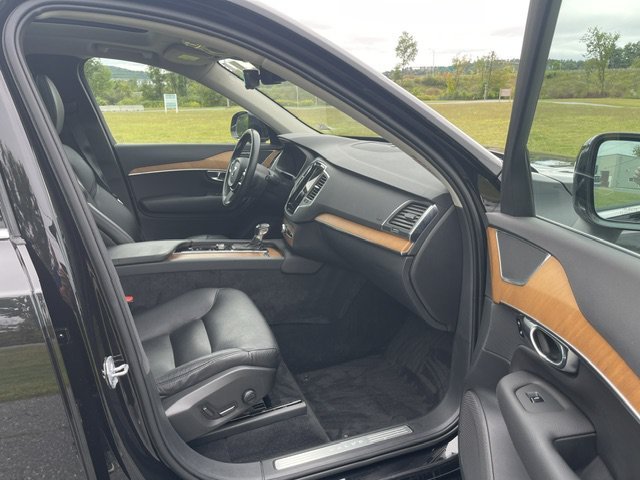 Used 2021 Black Volvo Momentum image 15