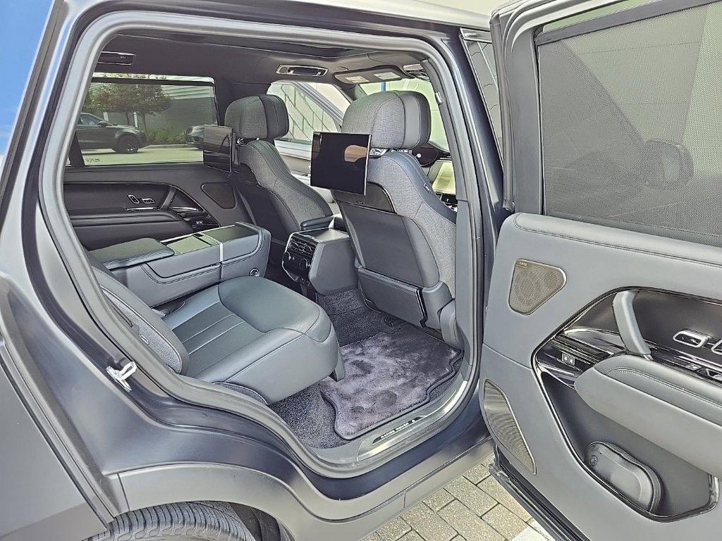 Used 2023 Ligurian Black SV Bespoke Ultra Metallic Sat Land Rover SV image 19