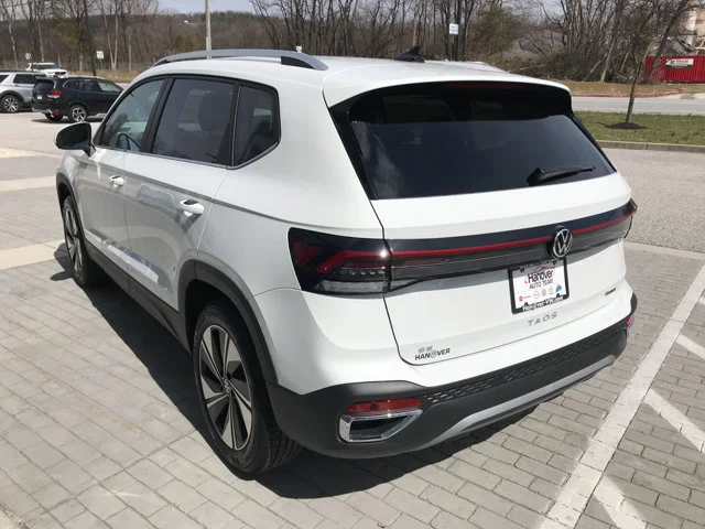 New 2026 Pure White Volkswagen SE image 5