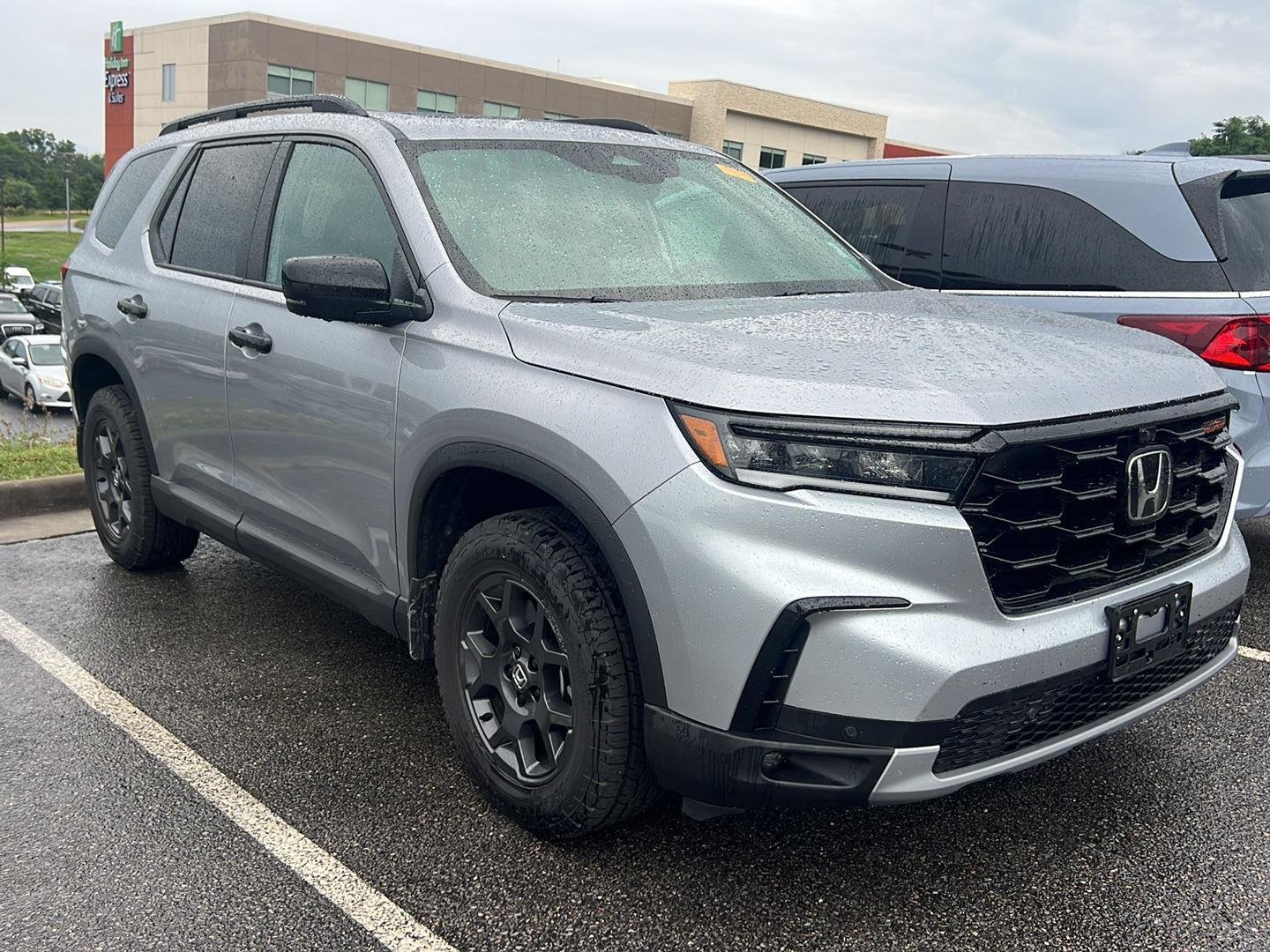 Used 2025 Lunar Silver Metallic Honda TrailSport image 6