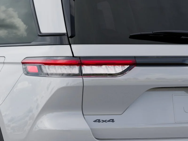 New 2025 Bright White Clear-Coat Exterior Paint Jeep Laredo image 35