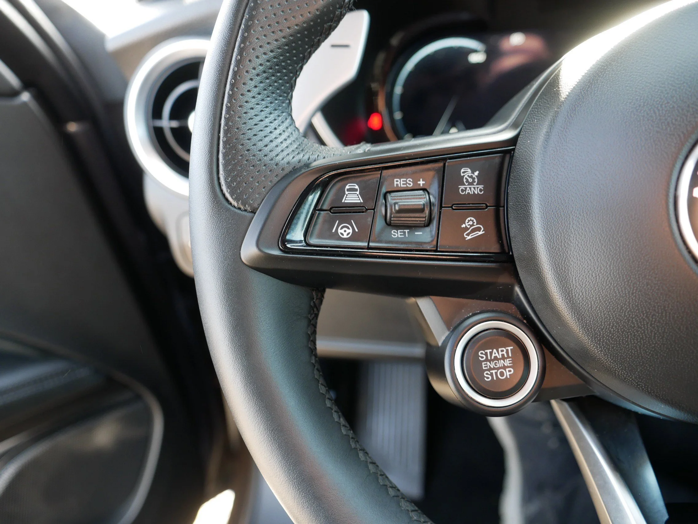 Used 2025 Vesuvio Gray Metallic Alfa Romeo AWD SPRINT image 28