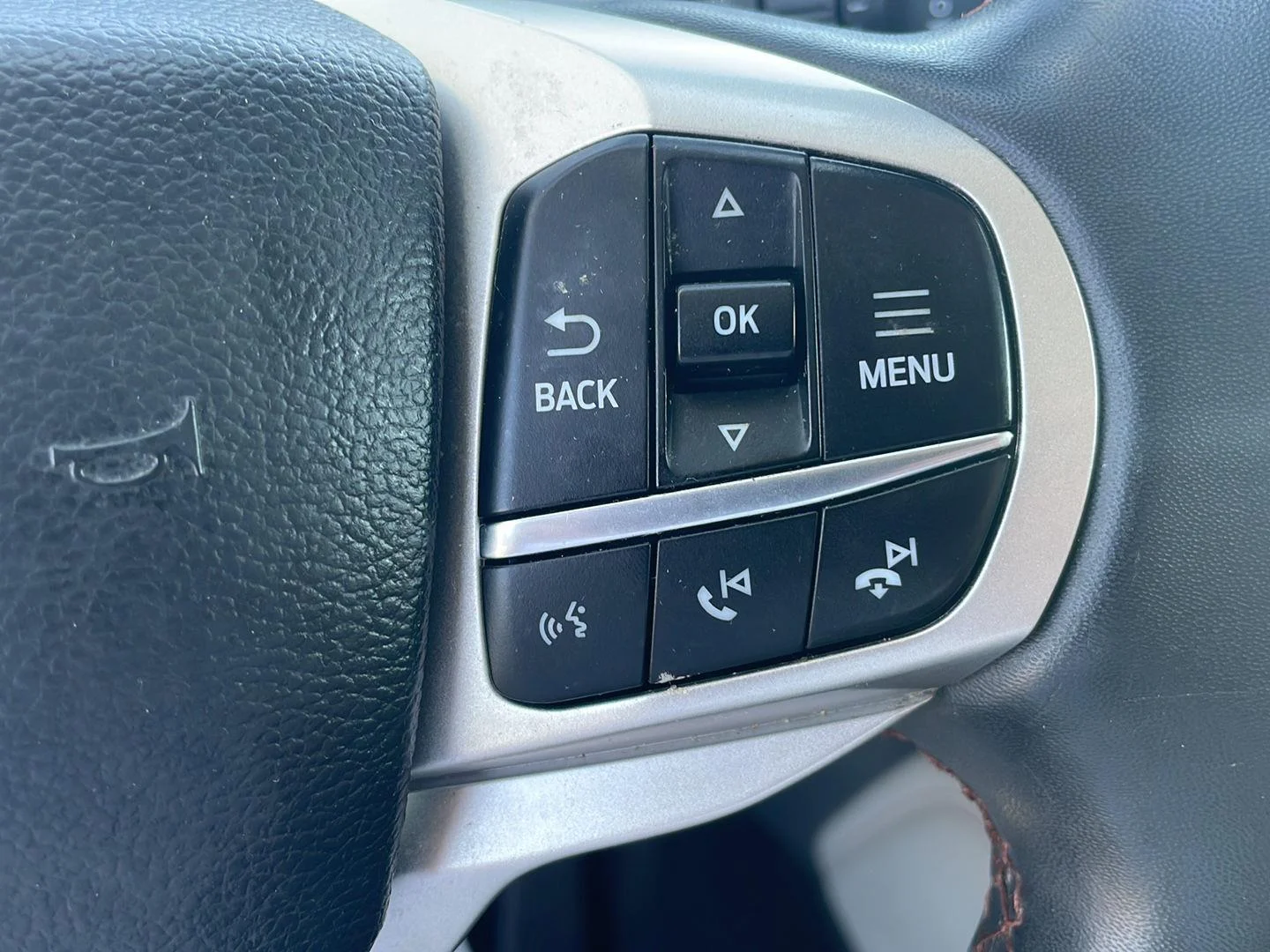 Used 2025 Star White Metallic Tri-Coat Ford Active image 16
