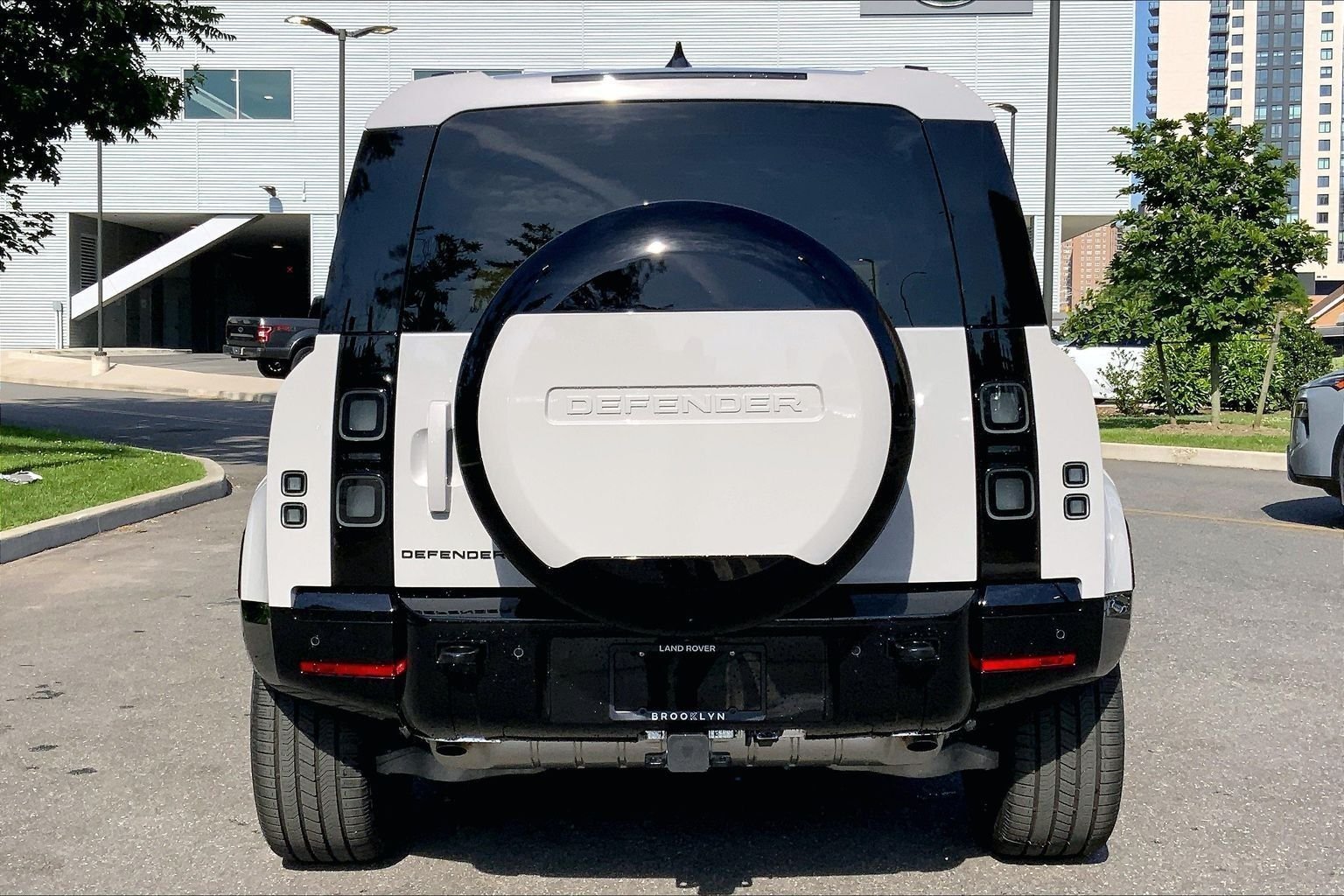 New 2026 Borasco Grey LAND ROVER X-Dynamic SE image 4
