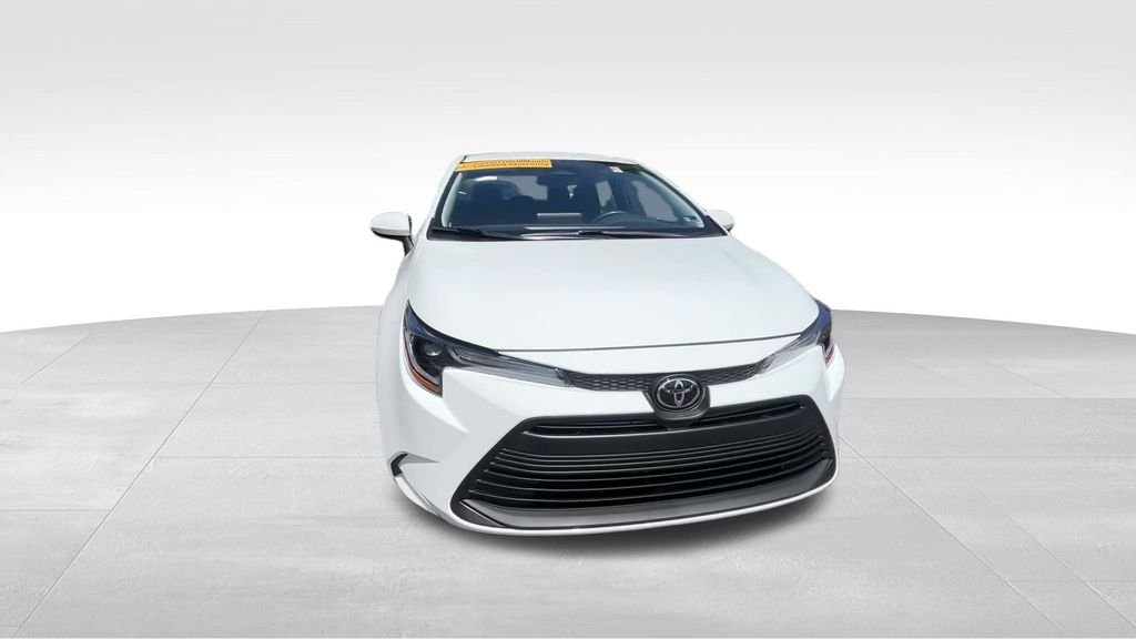 Used 2025 White Toyota LE image 9