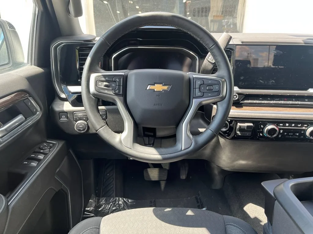 New 2025 Summit White Chevrolet LT (2FL) image 13