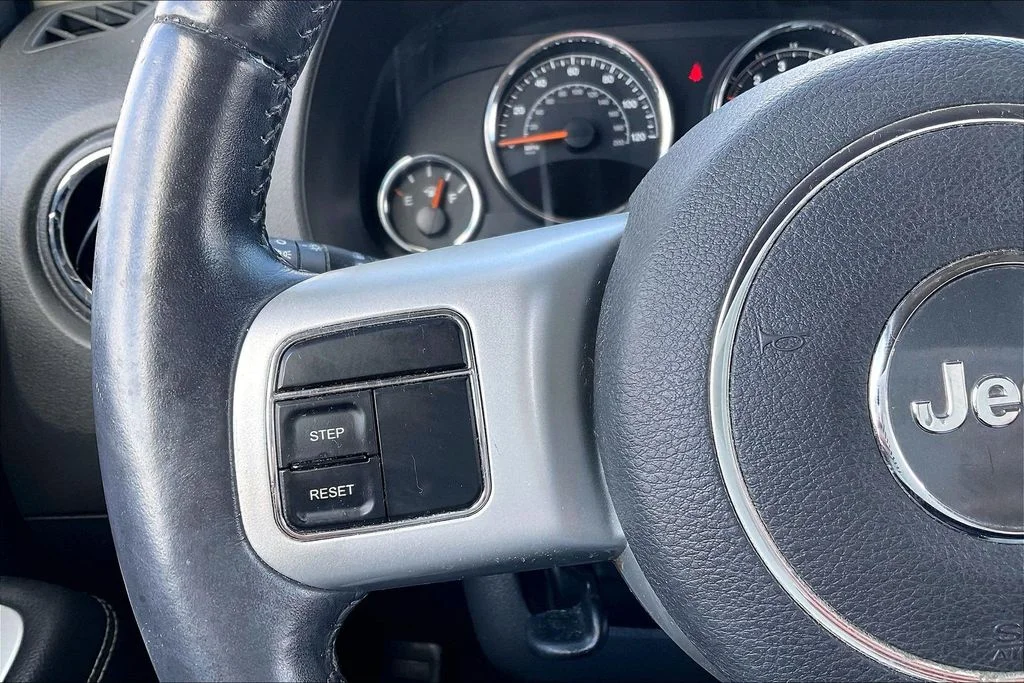 Used 2016 White Jeep Latitude image 17