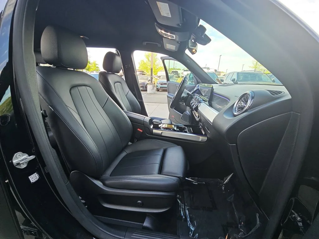 Used 2021  Mercedes-Benz GLB 250 image 10