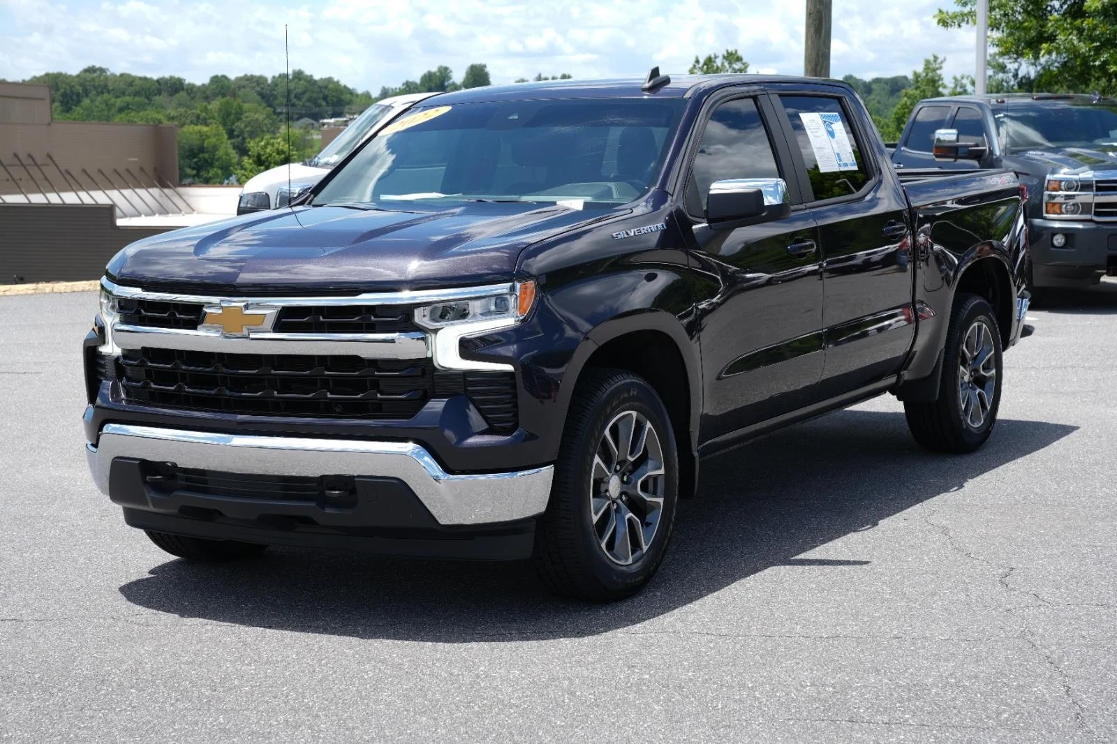 Used 2022 Dark Ash Metallic Chevrolet LT (2FL) image 3