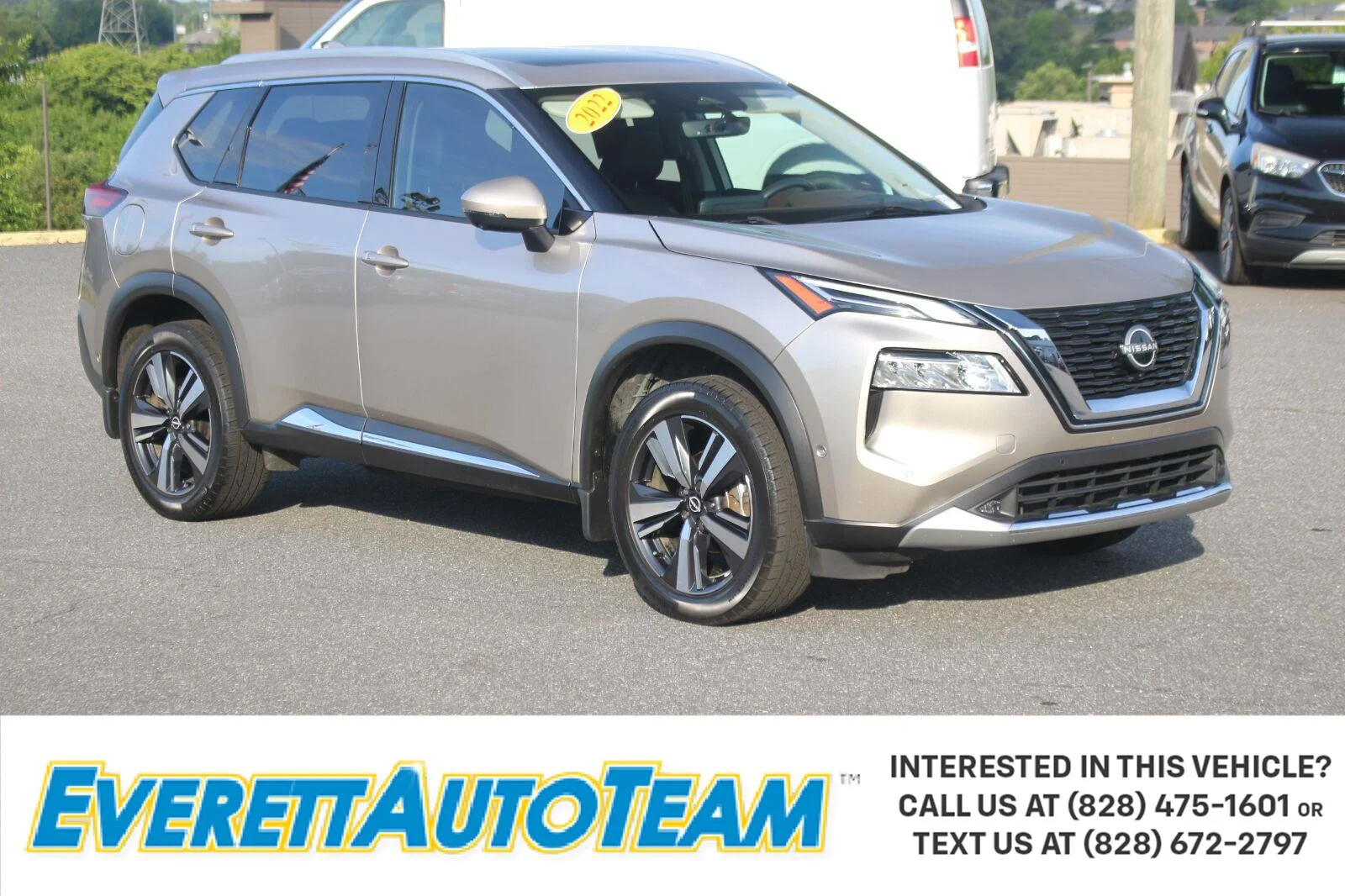 Used 2022 Gold Nissan Platinum image 1