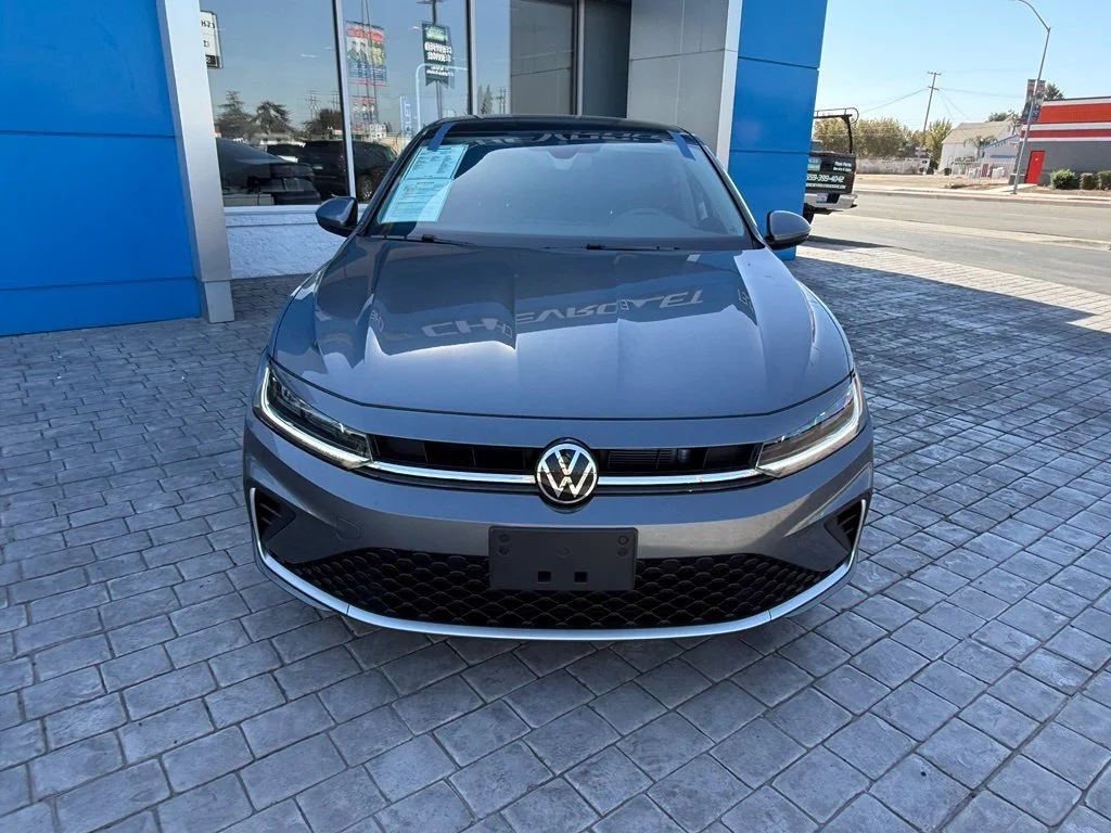 Used 2025 Gray Volkswagen 1.5T SE image 3