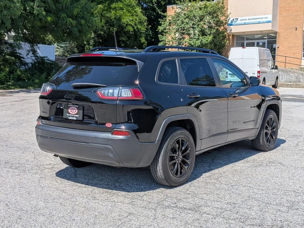 Used 2023 Black Jeep Altitude image 3