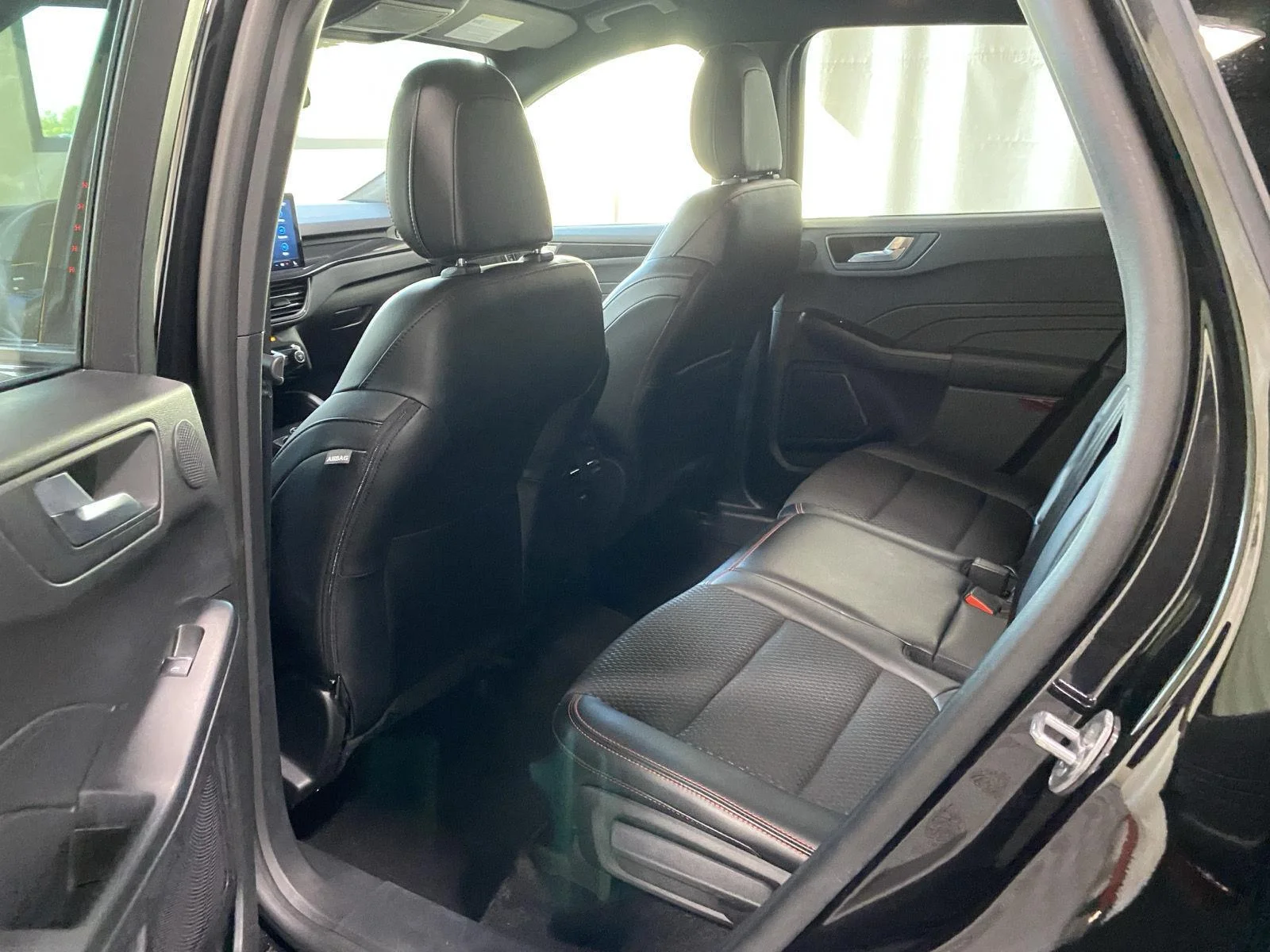 Used 2023 Agate Black Ford ST-Line Select image 18