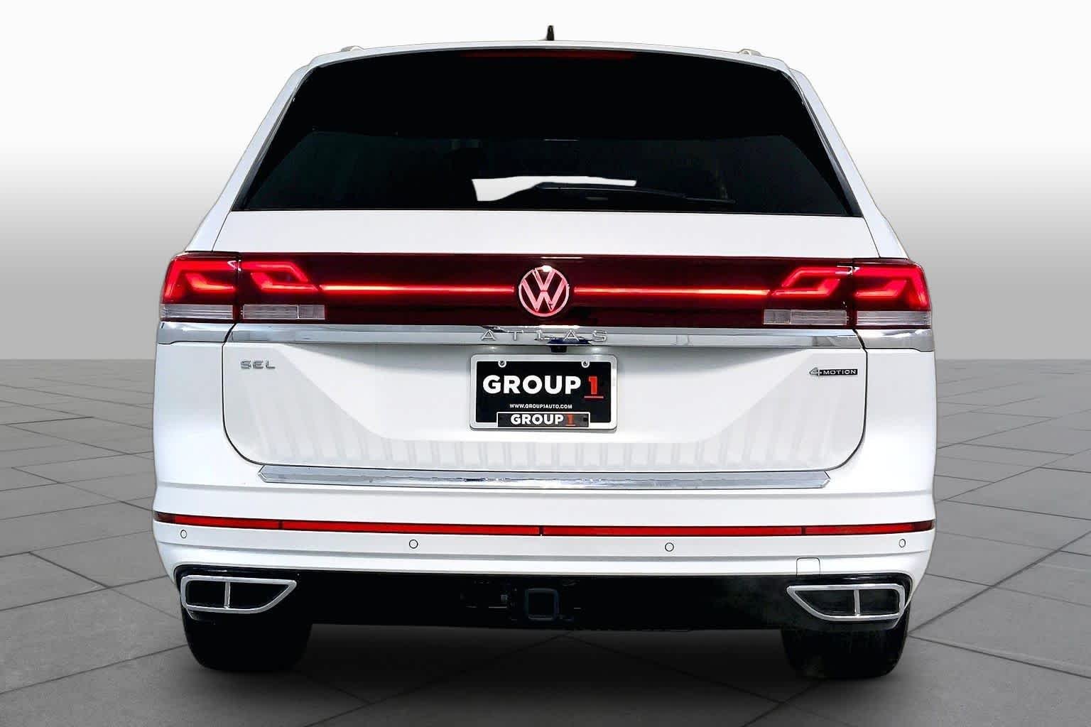 Used 2024 Opal White Pearl Volkswagen 2.0T SEL Premium R-Line image 4