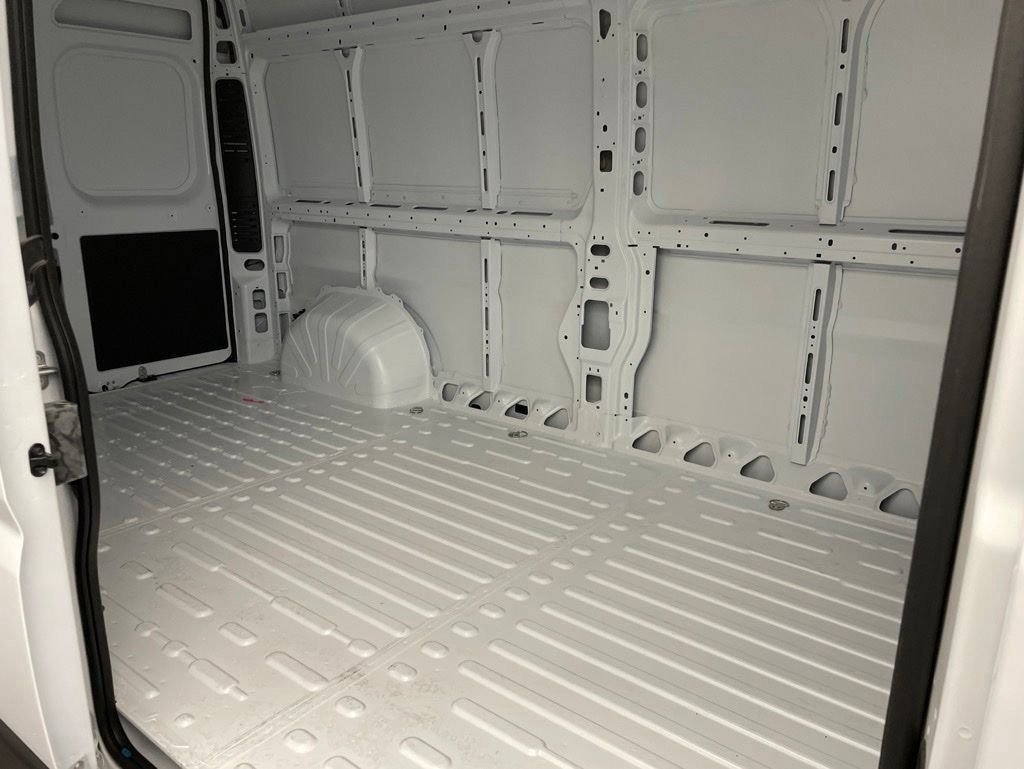 New 2026 Bright White Clear-Coat Exterior Paint RAM High Roof image 4