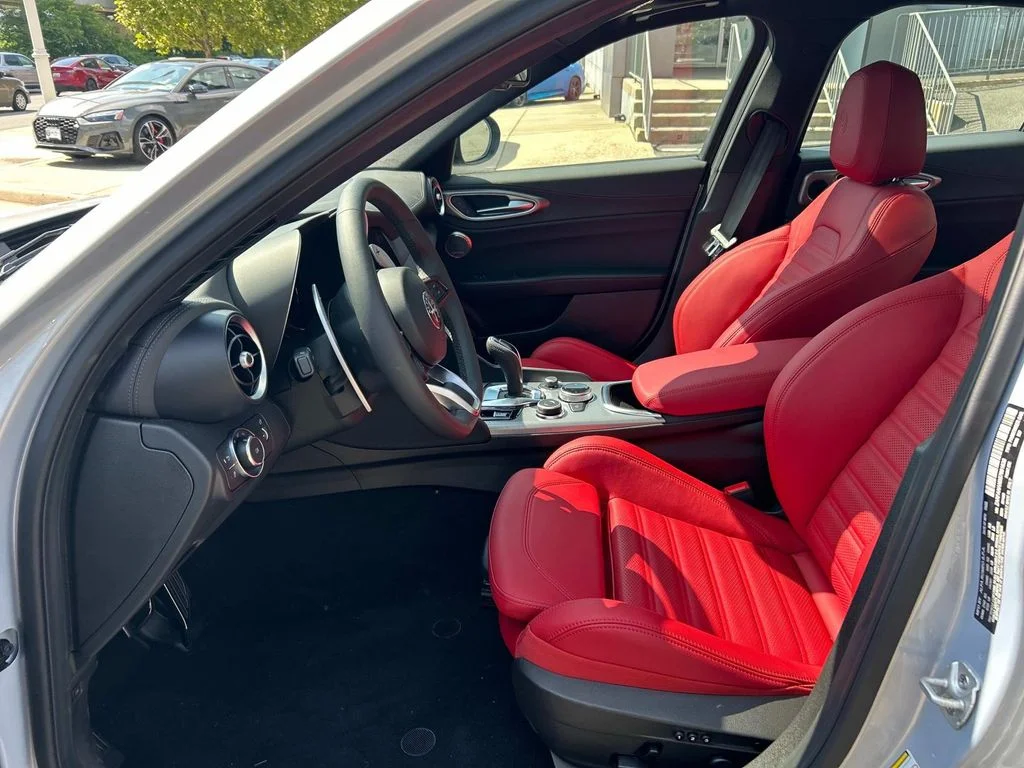 2025 Alfa Romeo Giulia Base - Photo 20