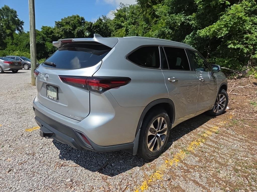 Used 2024 Silver Toyota XLE image 4