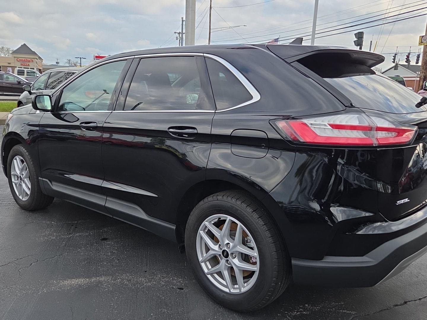 Used 2024 Agate Black Ford SEL image 4