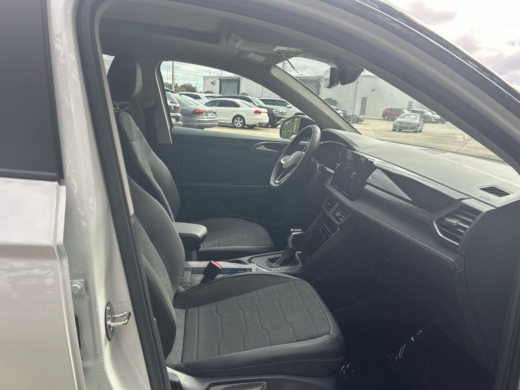 New 2026 White Volkswagen 1.5T SE Black image 30